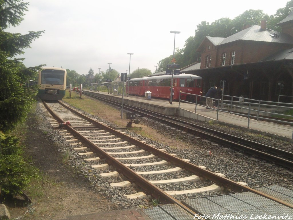 PRESS 650 032-4 & LVT 172 001-0 mit 172 601-7 im Bahnhof Putbus am 1.6.13