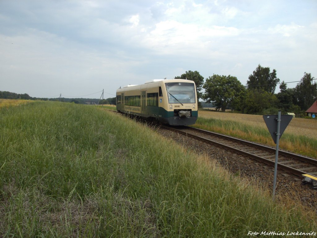 PRESS 650 032-4 unterwegs nach Bergen auf Rgen / Hier bei Pastitz (OT Putbus) am 6.8.13