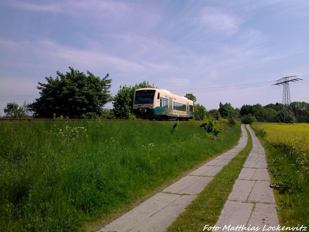 PRESS 650 032-4 unterwegs nahc Bergen auf Rgen / hier bei der Vorbeifahrt hhe Tilzow am 27.5.13