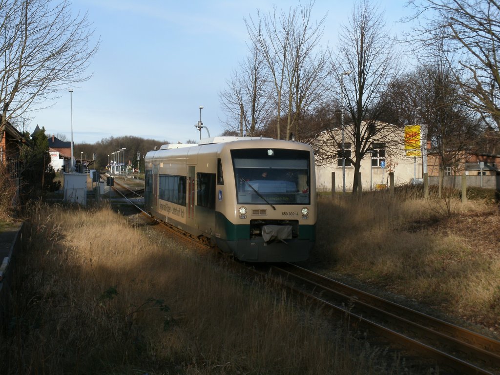 PRESS VT650 032-4 als PRE 81269 Bergen/Rgen-Lauterbach Mole,am 15.Januar 2012,bei der Ausfahrt aus Putbus.