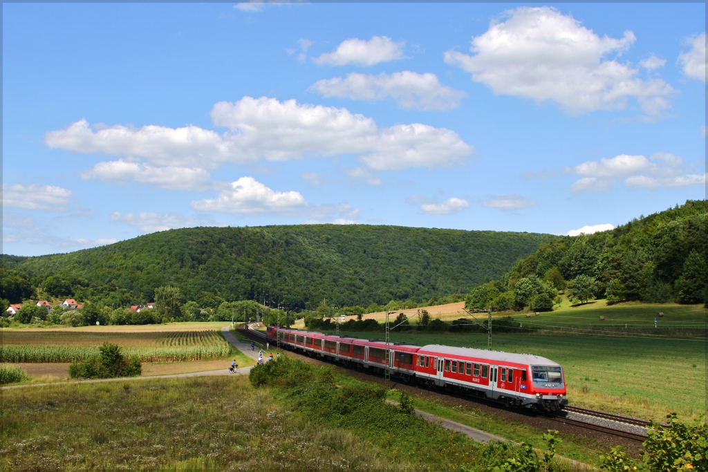 Puma-Wagen mit Wittenberger Steuerwagen geschoben von 111 178 am 12.08.12 in der Nhe von Harrbach
