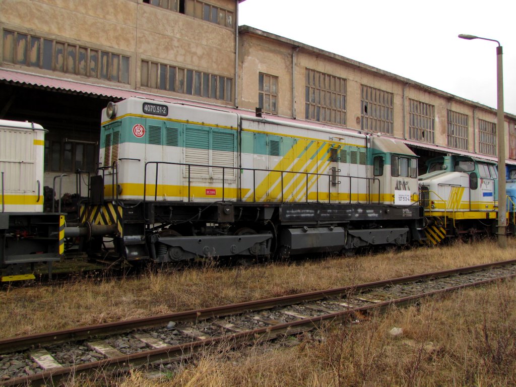 RailsystemsRP 107 513-4 (ex ARCO 4070.51-2) + ARCO 5021.04-3 (Henschel 29703) abgestellt am Zementwerk Karsdorf; 19.02.2012