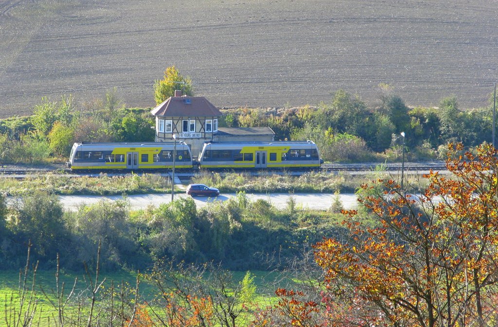 RB 25979 von Wangen nach Naumburg Ost, bei der Ausfahrt in Freyburg; 24.10.2010 (Foto: Jens Gie�ler)