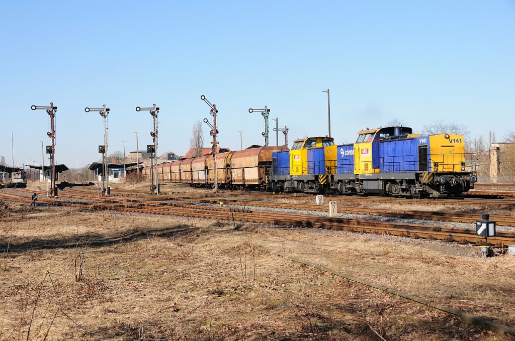 RBB V141 + V142 mit einem Kohlezug Richtung Leipzig, bei der Ausfahrt in Zeitz; 07.03.2011 (Foto: Torsten Barth)
