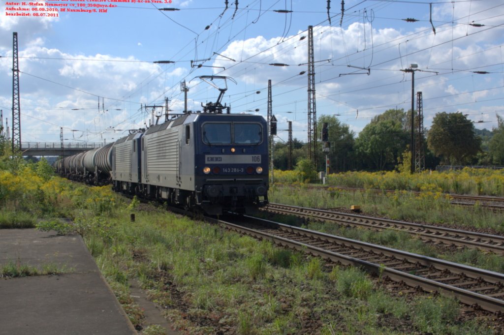 RBH 106 + 103 mit Kesselwagen Richtung Gro�korbetha, in Naumburg Hbf; 06.07.2011 (Foto Heinz-Stefan Neumeyer)