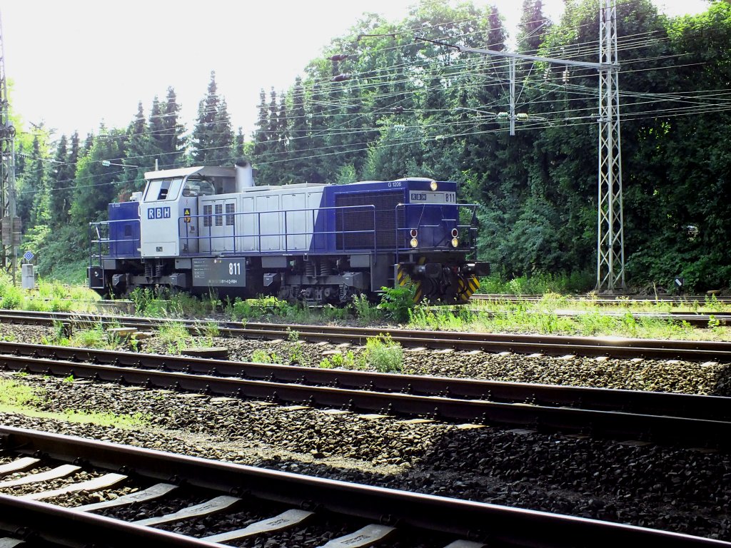 RBH-Lok 811 (98 80 0275 811-4 D-RBH) verlsst am 16.7.13 den Gladbecker Estbahnhof und fhrt in den RBH-Bahnhof ein.