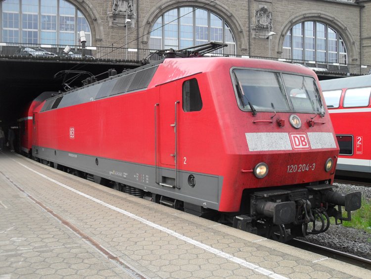 RE 33004 von Rostock Hbf Richtung Hamburg Hbf kurz nach der Ankungt im Hamburger Hbf.(05.06.10)