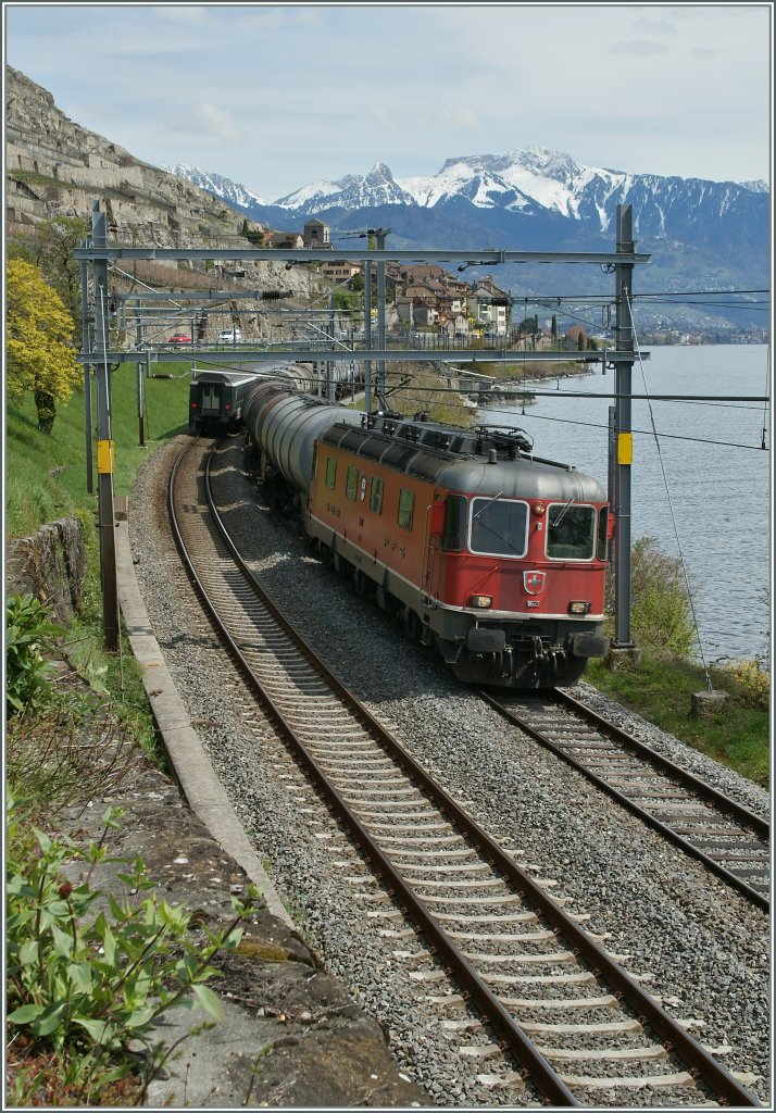 Re 6/6 11627 bei Rivaz. 
23. April 2012