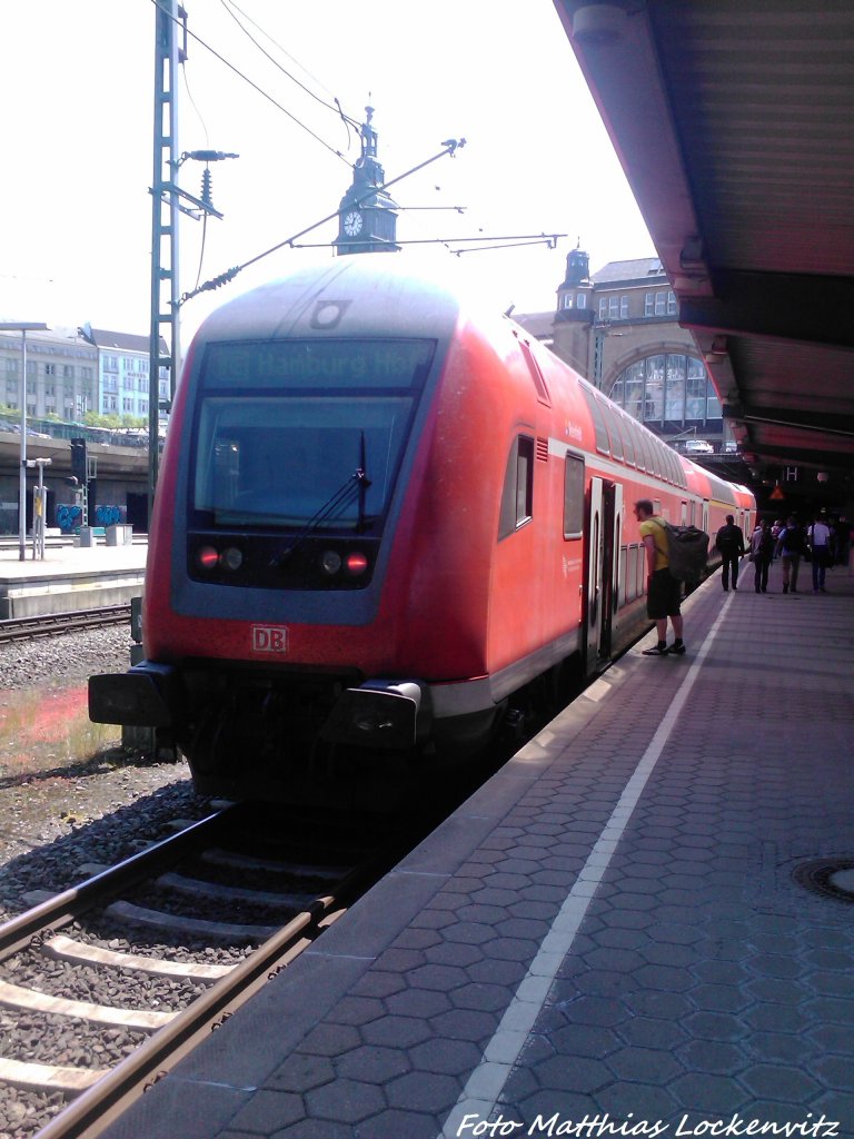 RE mit einer BR 112 am anderen Ende im bahnhof Hamburg Hbf am 8.6.13