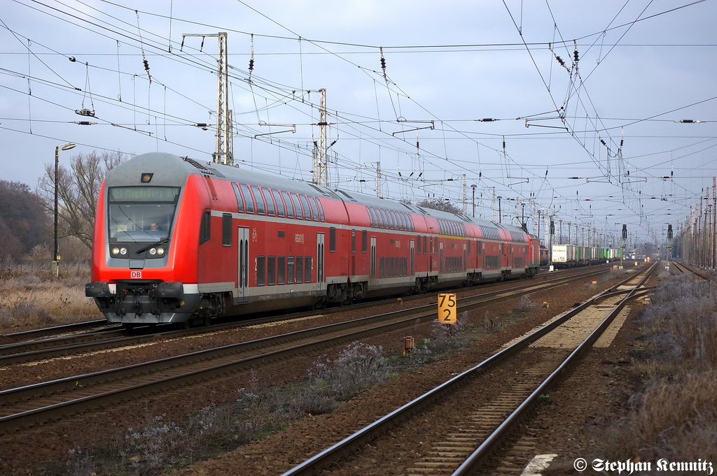 RE1 (RE 18118) von Frankfurt(Oder) nach Magdeburg Hbf in Priort. Geschoben hatte die 112 101. 25.01.2012