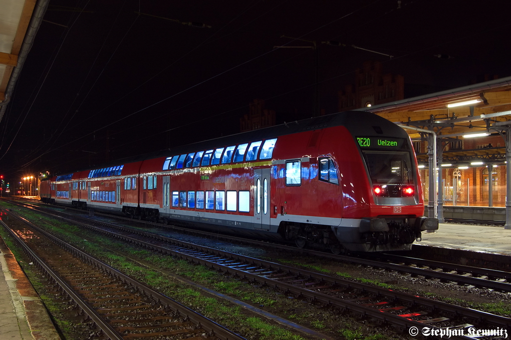 RE20 (RE 17716) von Halle(Saale)Hbf nach Uelzen in Stendal. Gezogen hatte die 112 174. 22.01.2012