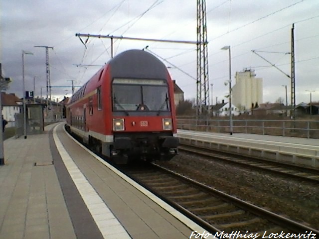 RE3 (Bestehend aus Br 114 & 5 Dostowagen) aus Elsterwerda nach Strlasund Hbf bei der Einfahrt in Pasewalk am 13.4.13