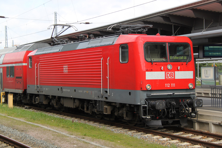 Renntrabbi 112 111 mit RE5 von Rostock Hbf nach Lutherstadt Wittenberg kurz nach der Ankunft im Rostocker Hbf.19.08.2011