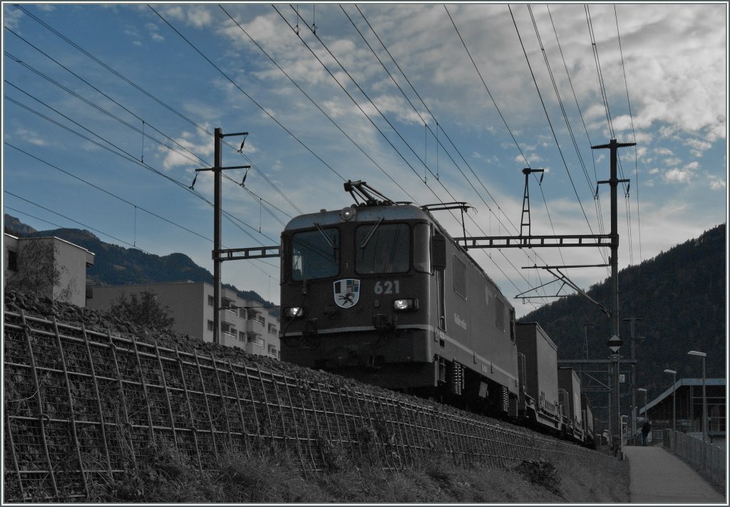 RhB Ge 4/4 II 621 mit einem Gterzug nach Landquart. 
1. Dez. 2011