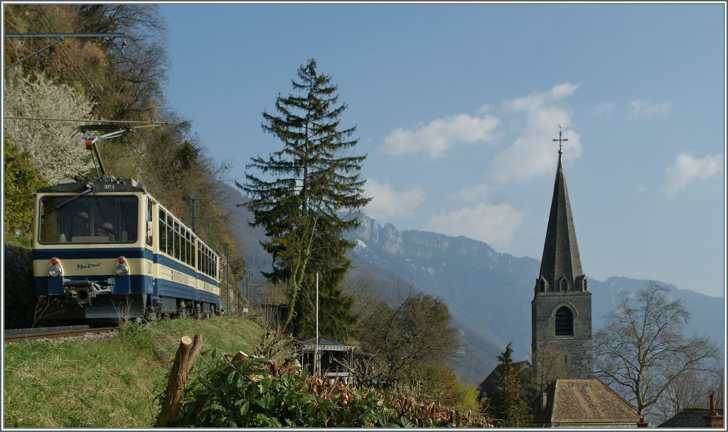 Rochers de Naye Triebwagen auf der Bergfahrt bei Les Planches (Montreux). 
26. Mrz 2012