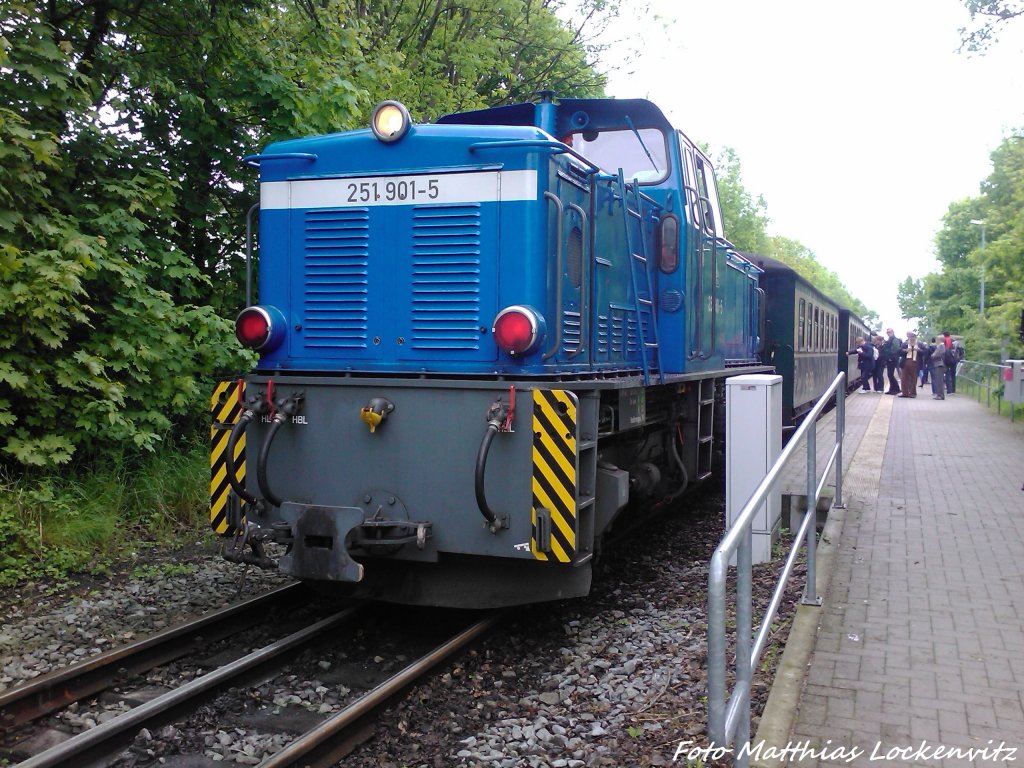 RBB 251 901 ist soeben am Endbahnhof Lauterbahc Mole angekommen und fhrt wenige Minuten Spter zurck  nahc Putbus am 26.5.13