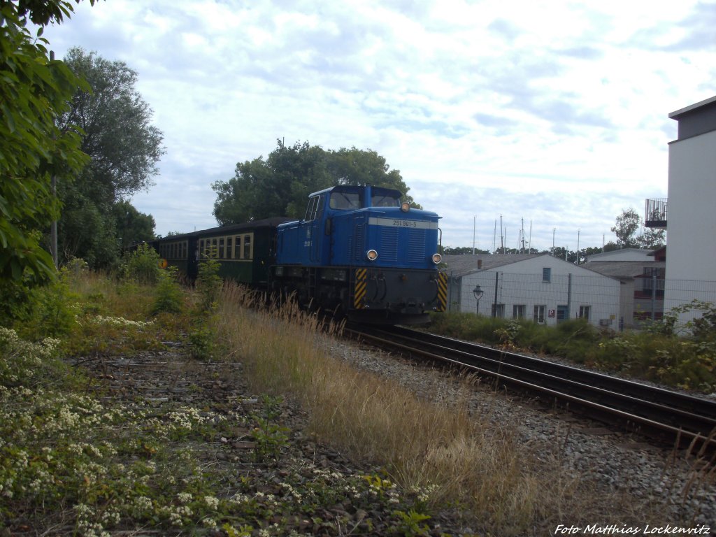 RBB 251 901 unterwegs nach Putbus in Lauterbach am 5.8.13