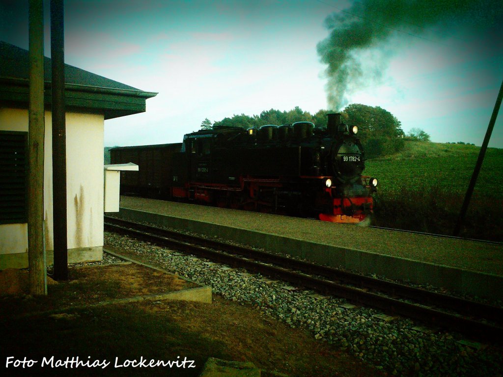 RBB 99 1782 als DDR-Zug unterwegs nach Putbus / Hier beim Fotohalt in Seelvitz am 10.10.10