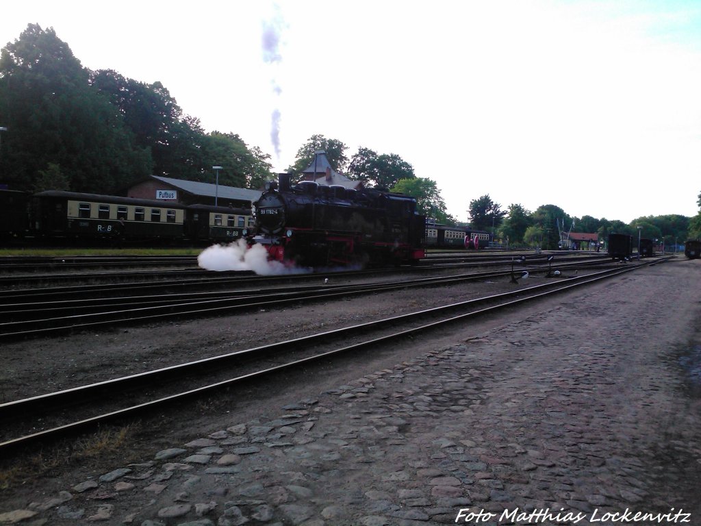 RBB 99 1782 setzt sich langsam in Bewegung um sich in paar minuten an dem Zug der 99 1784 setzt und mit dem zug zurck nach Ghren fhrt am 2.7.13