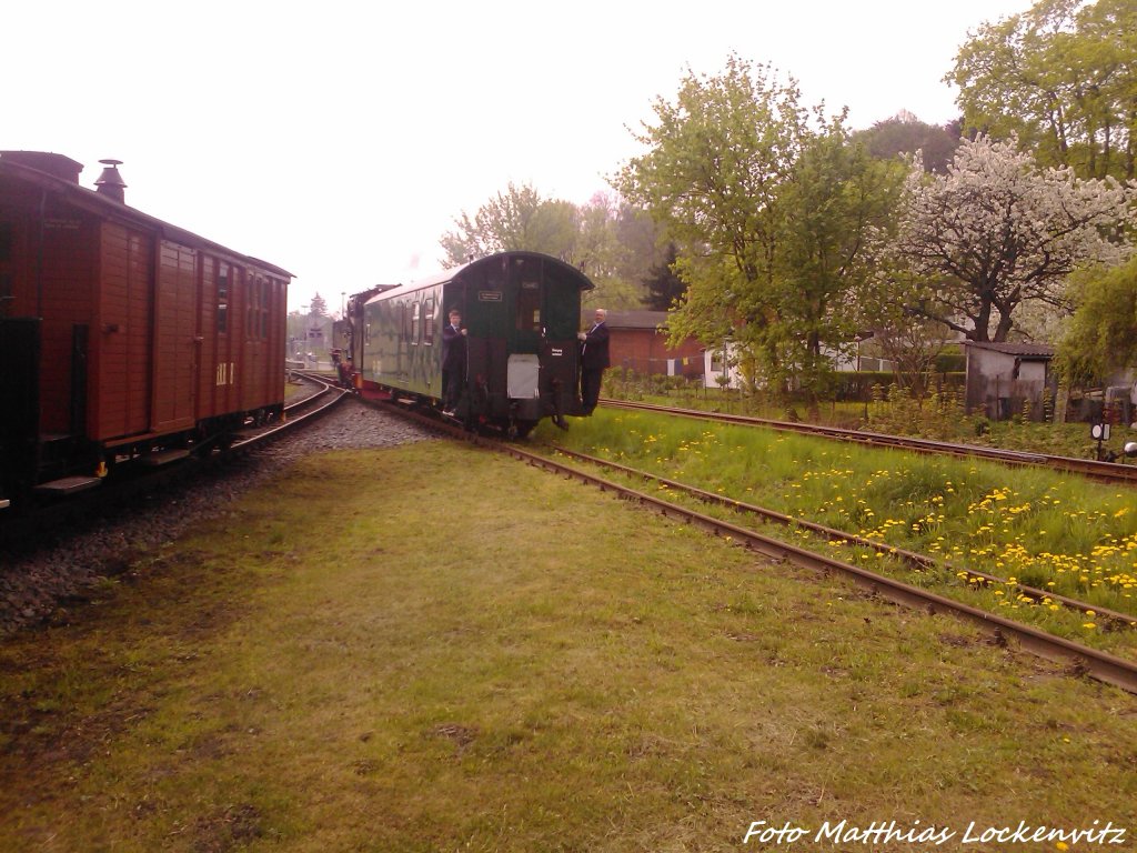 RBB 99 1784 rangiert den Neuen Fahrradwagen ins Kleinbahnmuseum in Putbus am 10.5.13