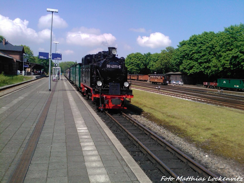 RBB 99 4011 bei der Einfahrt in den Bahnhof Putbus am 29.5.13