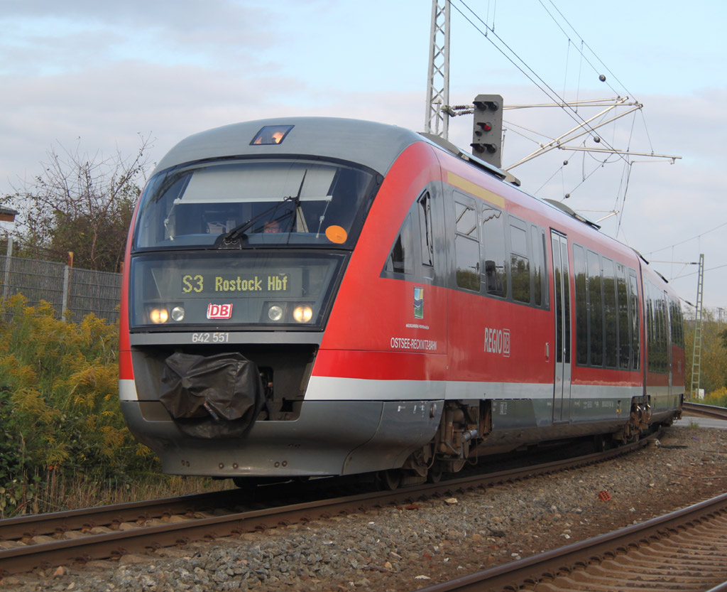 S3 von Rostock-Seehafen/Nord nach Rostock Hbf bei der Einfahrt im Rostocker Hbf.10.09.2011