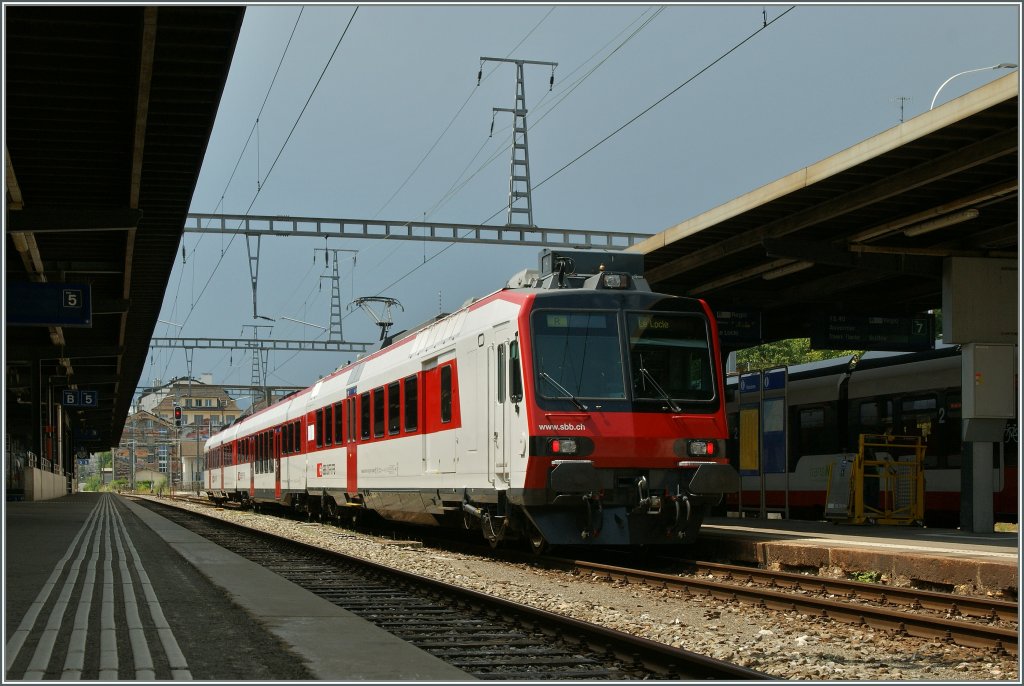 SBB Domino in der sonst der Regio-Alps (TMR/SBB) vorbehaltenen Lackierung in Neuchtel, also weit von seinem eigentlichen Einsatzgebiet entfernt.
23. Juli 2013