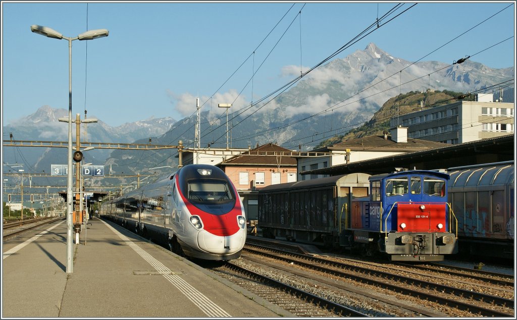 SBB ETR 610 als EC 35 auf dem Weg nach Milano beim Halt in Sion.
22. Juli 2012