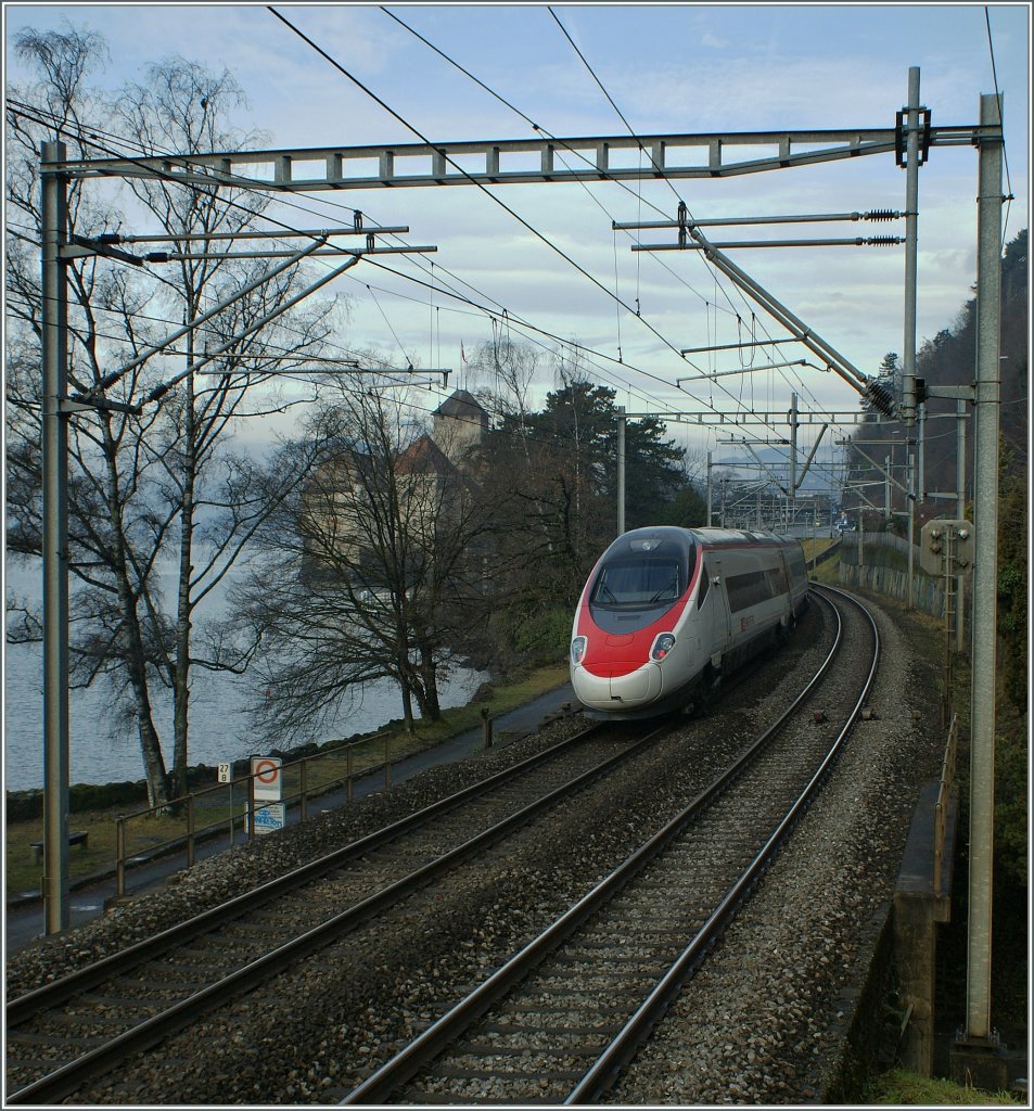 SBB ETR 610 beim Chteau de Chillon am 13. Jan. 2011. 
