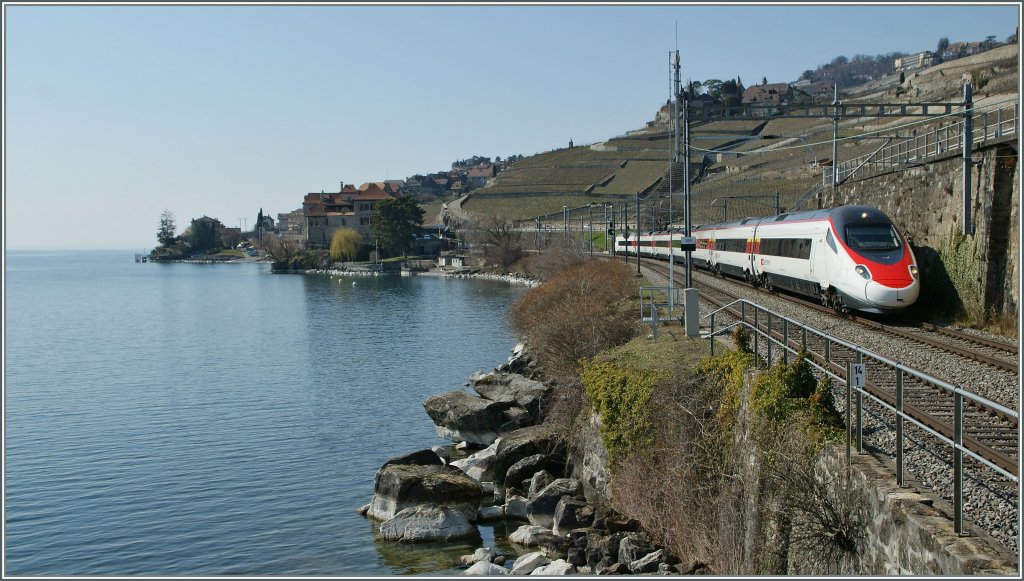 SBB ETR als EC 39 Genve - Milano zwischen Rivaz und St Saphorin.
20.03.2012