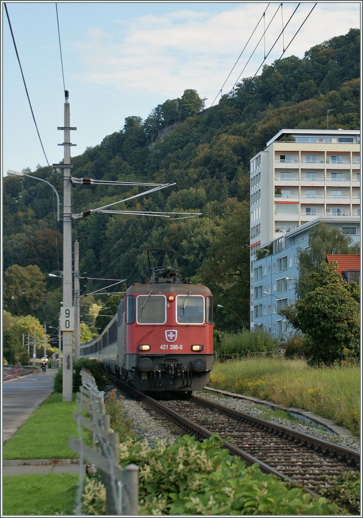 SBB Re 421 388-9 mit EC kurz vor Bregenz.
20.09.2011