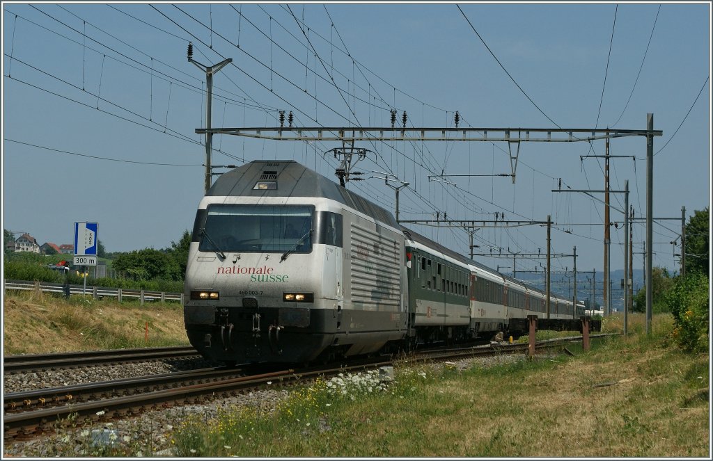 SBB Re 460 003-7  National-Versicherung  bzw.  Federer-Lok  bei Lonay-Preveranges.15. Juli 2013