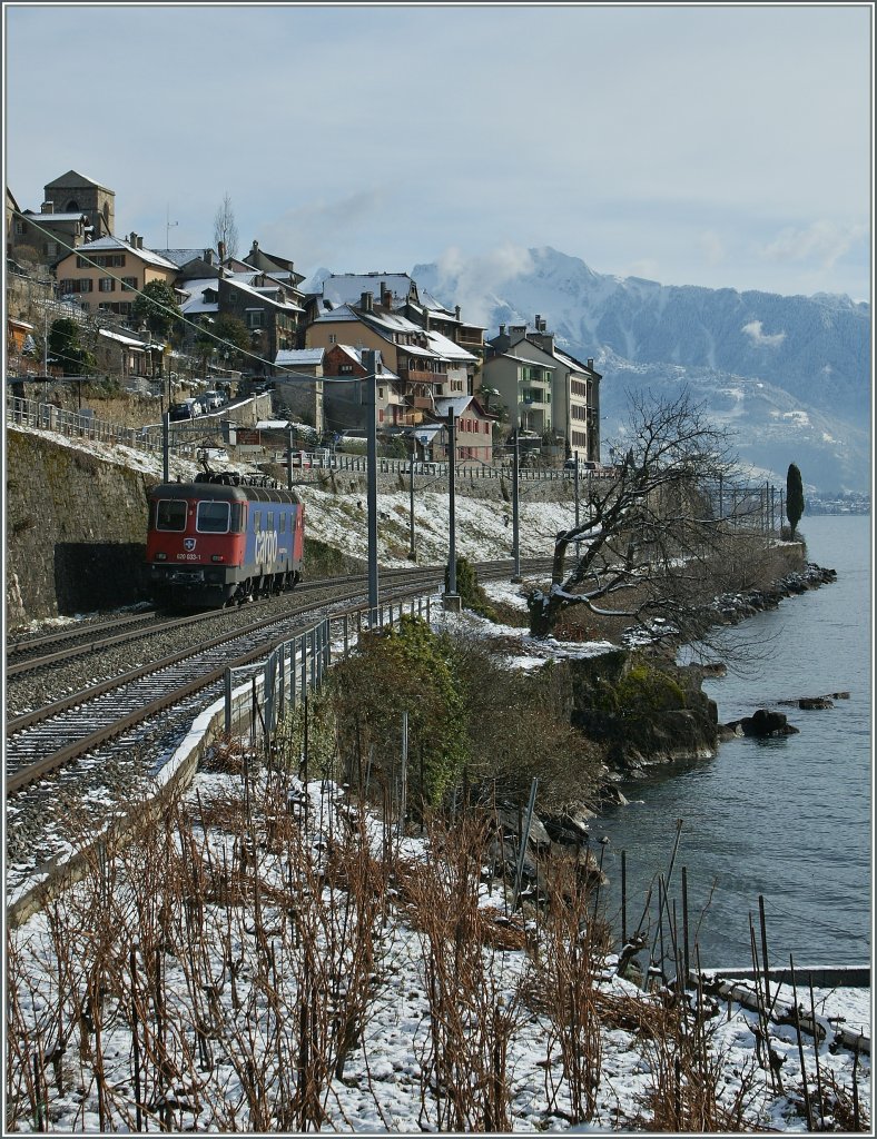 SBB Re 6/6 im winterlichen St-Saphorin. 
8. Feb. 2013