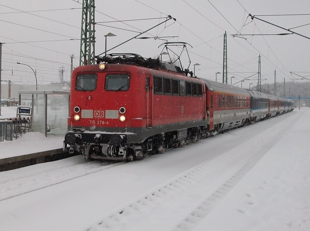 Seit dem 23.Dezember 2010 halten alle EC-und IC-Zge wieder in Bergen/Rgen.Auch EC 379 aus Binz nach Brno hielt wieder in Bergen/Rgen.115 278 zog den Zug bis Stralsund.