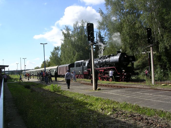 SEM 50 3648-8 mit einem Sonderzug aus Chemnitz am 09.09.2006 im Bf Freyburg. (Foto: Thomas Menzel)