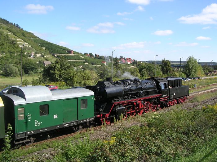 SEM 50 3648-8 mit einem Sonderzug nach Chemnitz am 09.09.2006 bei der Ausfahrt in Freyburg. (Foto: Thomas Menzel)