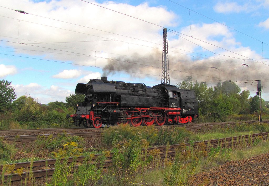 SEM 65 1049-9 (90 80 6 510 049 1 D-LEG) als Lz 91926 nach Camburg, in Naumburg (S) Hbf. Die Lok hat zuvor einen Sonderzug zum Freyburger Winzerfest gebracht. Danach wurden die Wagen im Naumburger Hbf abgestellt und die Lok f�hrt jetzt als Drehfahrt nach Camburg, um �ber das Gleisdreieck Gro�heringen Tv wieder nach Naumburg zu fahren; 10.09.2011