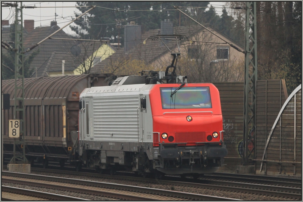 Sie brachte meinen Tagesplan durcheinander, als ich sie aus der S-Bahn sah und natrlich sofort aussteigen musste...E 37 531 am 19.02.11 in Spich