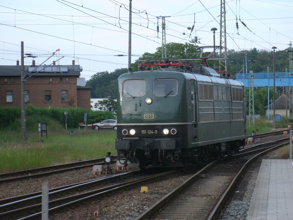 SRI 151 124-5 unterwegs,am 17.Juni 2013,in Bergen/Rgen.