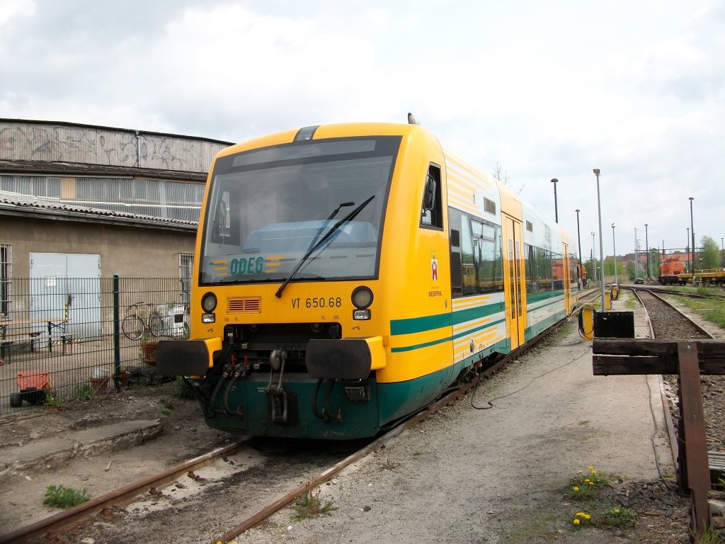 Stammgste in der Einsatzstelle Berlin Lichtenberg ist die ODEG.Hier steht VT 650.68 abgestellt am 01.Mai 2010. 