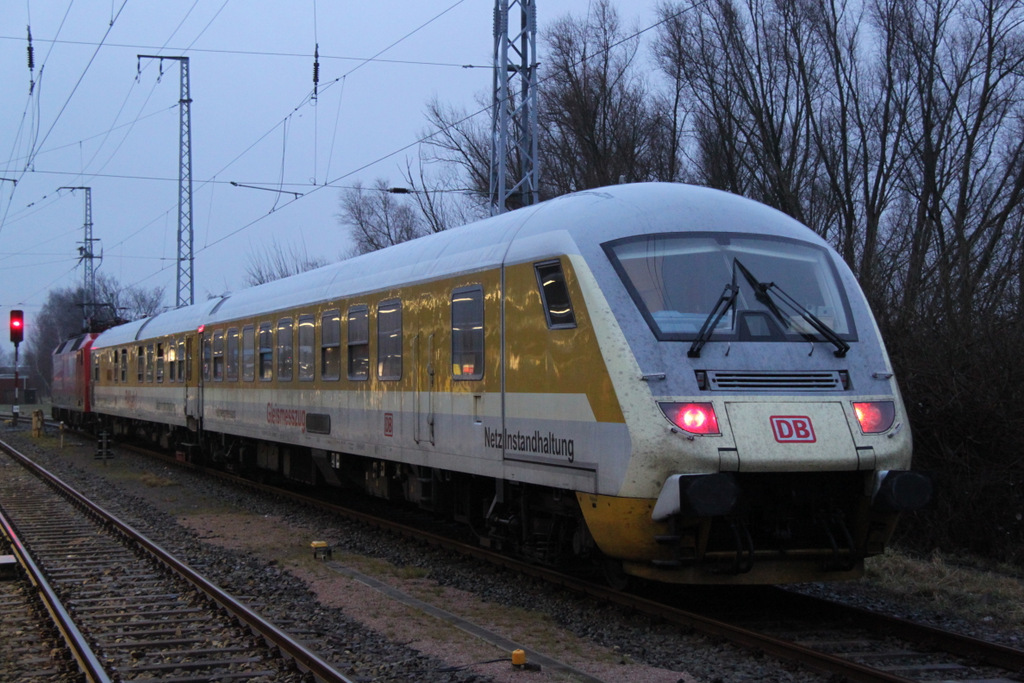 Steuerwagen+ RAILab 1 und 120 502 abgestellt im Rostocker Hbf.28.02.2012