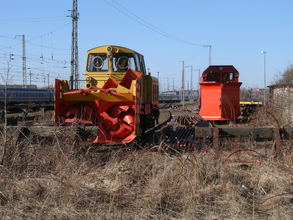 Stralsunder Schneeschleuder und Zwickauer Schneepflug werden erst einmal eine zeitlang nicht gebraucht,so verbrachten beide am 08.Mrz 2011 einen sonnigen Tag in Stralsund.