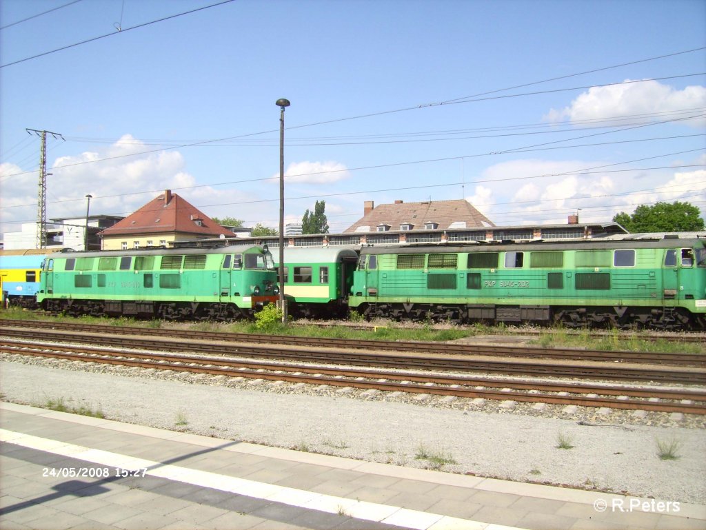 SU45 073 wartet auf neue Aufgaben wrend SU45 202 Frankfurt/Oder mit den Poznan-Express verlsst. 24.05.08