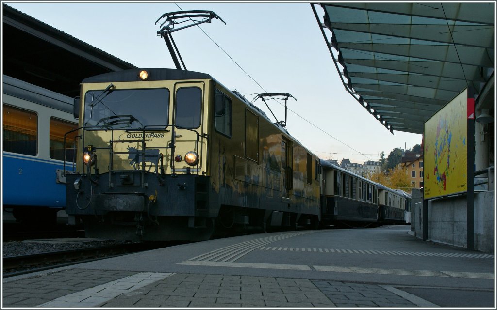 Sss: die GDe 4/4 mit dem Schokoladenzug nach Broc in Montreux. 
12.10.2011