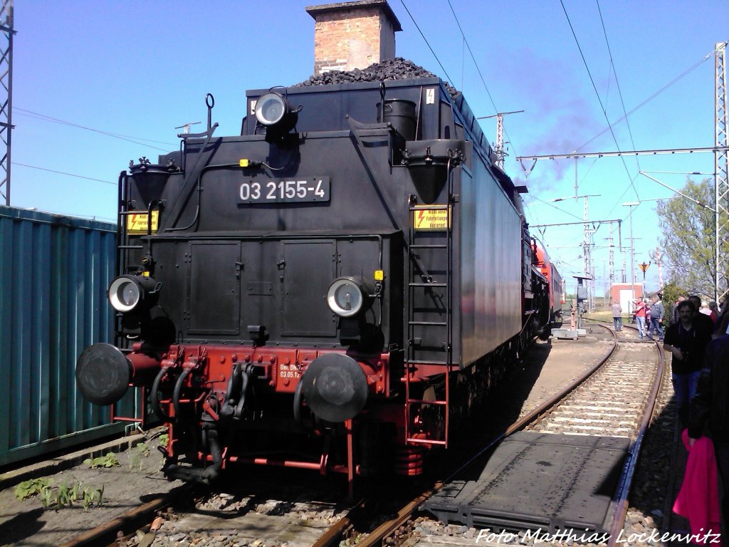 Tender Voraus, 03 2155 hinter der Drehscheibe vom Lokschupen Pomerania in Pasewalk am 4.5.13