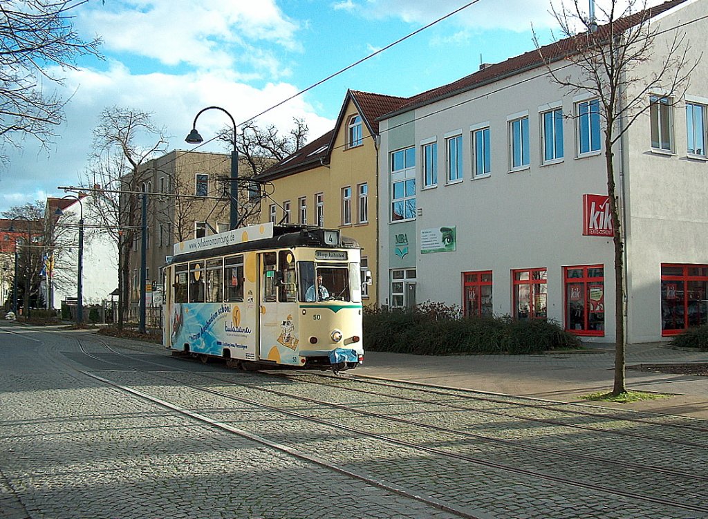 Tfz 50 als Linie 4 kurz vor dem Naumburger Hauptbahnhof; 26.11.2009