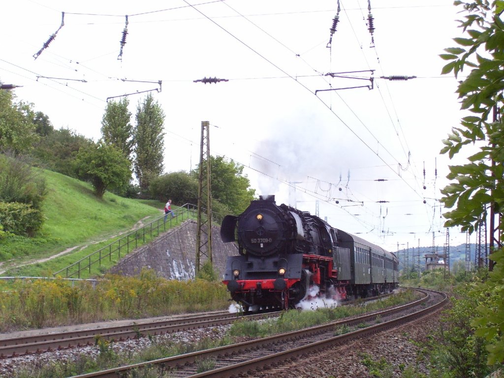 TG 50 3708-0 bei der Ausfahrt in Naumburg Hbf. Sie bringt den  Salzland-Express  vom vom Freyburger Winzerfest kommend zur�ck nach Sch�nebeck; 14.9.2008