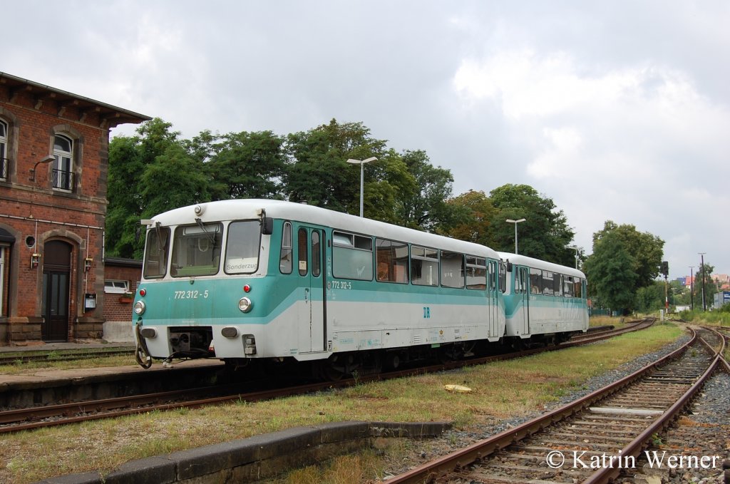 TG Ferkeltaxi e.V. 772 367-9 + 312-5 als  Unstrut-Express  von Nebra nach Artern, beim Halt im Bf Ro�leben; 22.07.2007 (Foto: Katrin Werner)