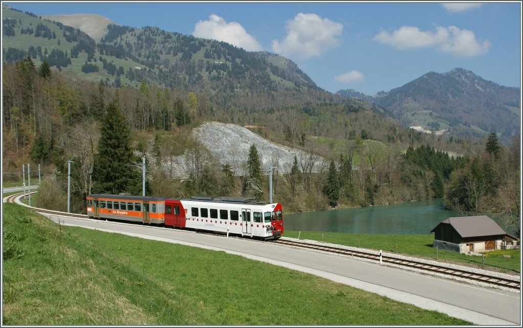 TPF Regionalzug 557 bei Lessoc am 16. April 2011