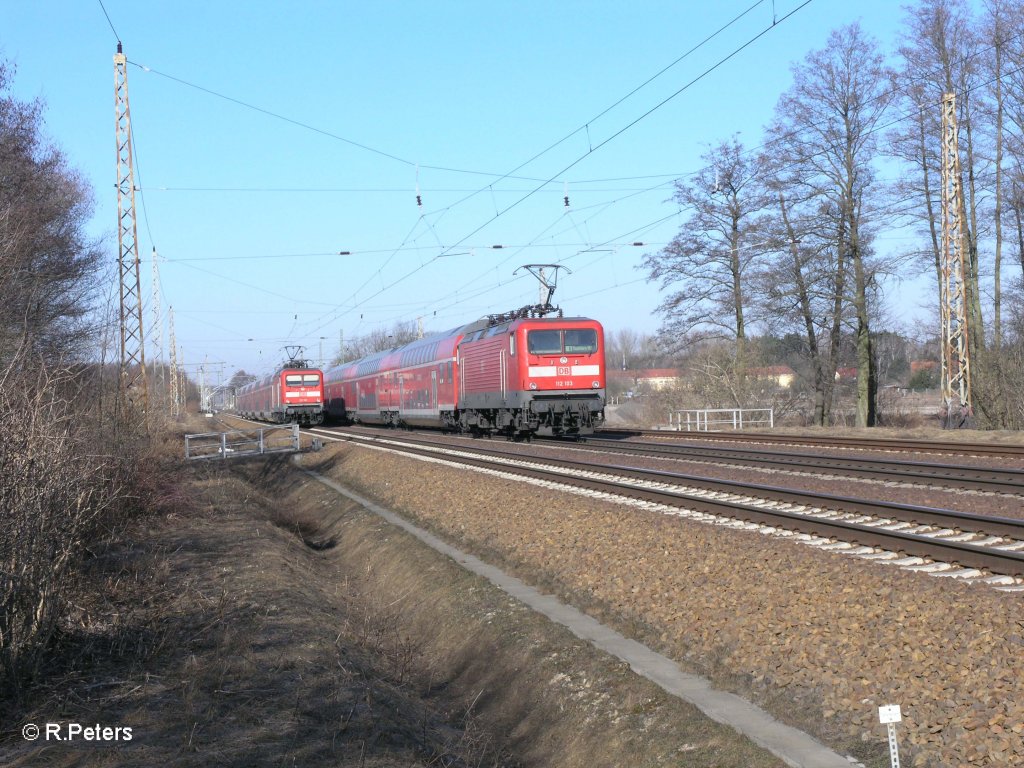 Treffen von 112 103 mit RE 18116 Magdeburg HBf und 112 101 mit RE 18153 Frankfurt/Oder bei Briesen(Mark) 08.03.11